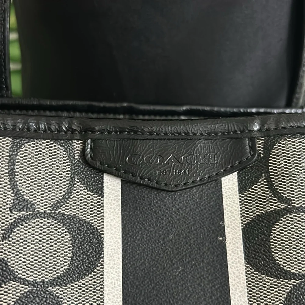 🖤COACH Signature black & gray tote or shoulder bag - Picture 2 of 14